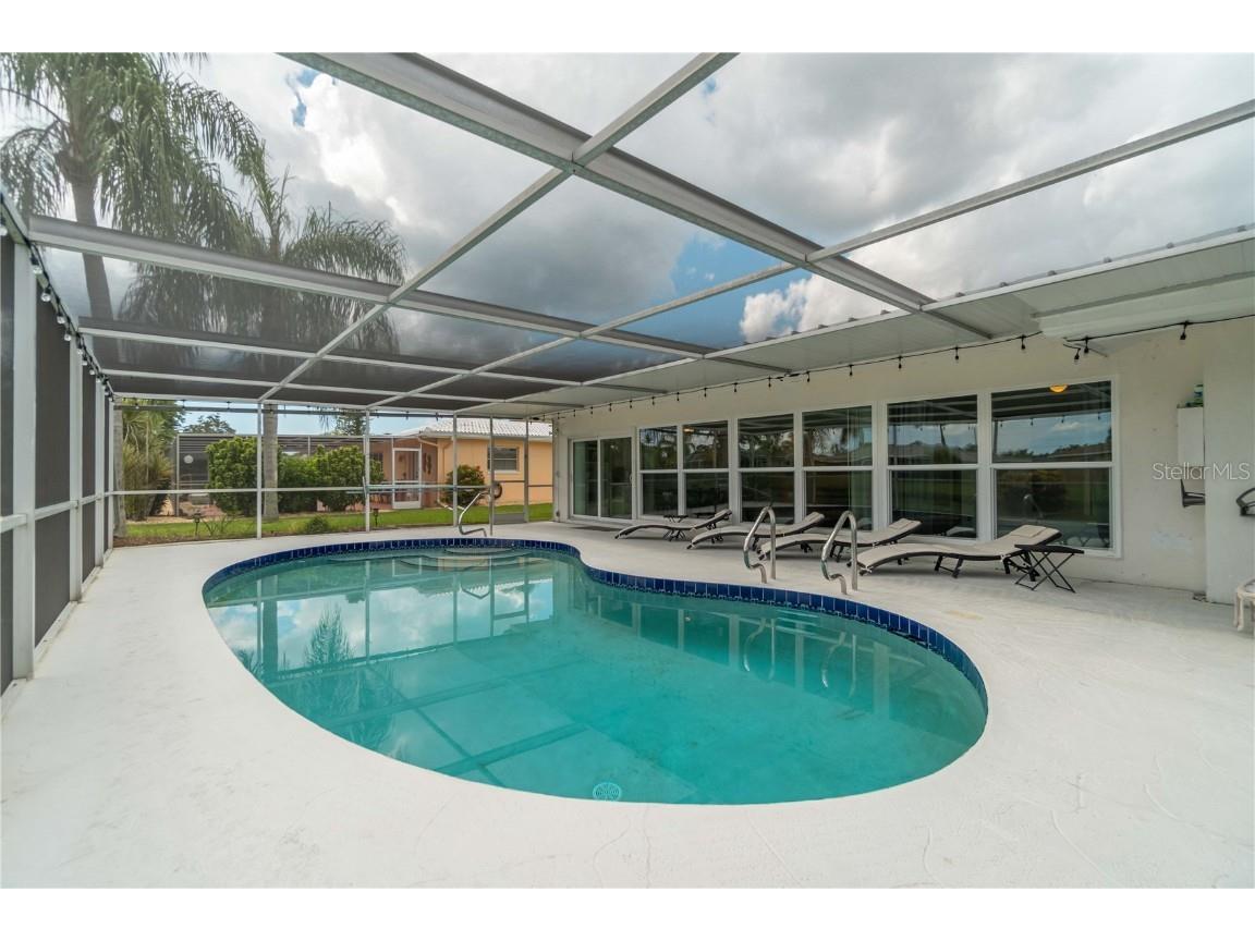33 Caddy Road Rotonda West FL 33947 - OAKLAND HILLS CREEK A4672266 image3
