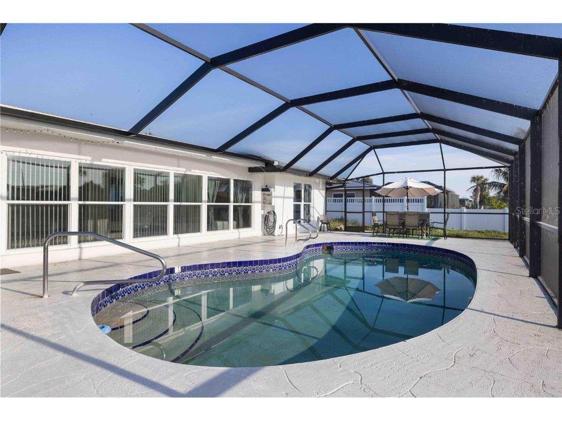 33 Caddy Road Rotonda West FL 33947 - OAKLAND HILLS CREEK A4673763 image3