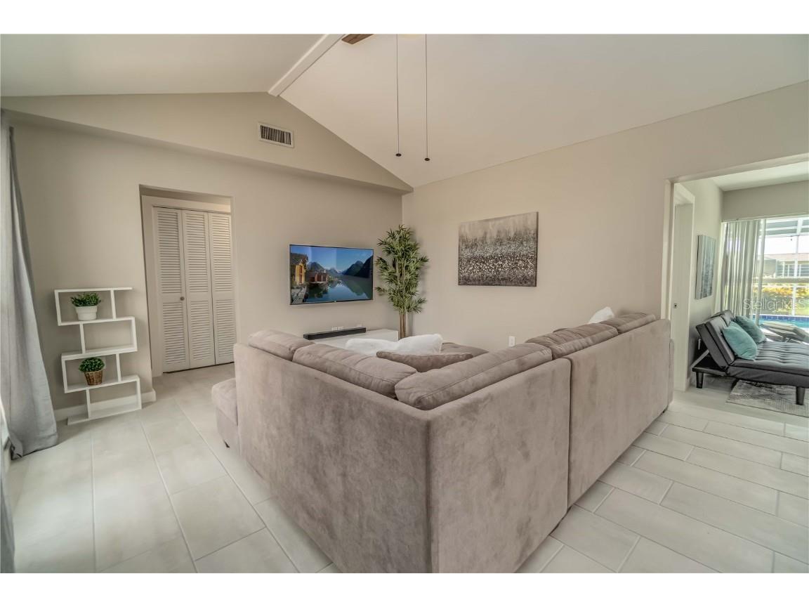 33 Caddy Road Rotonda West FL 33947 - OAKLAND HILLS CREEK A4673763 image5