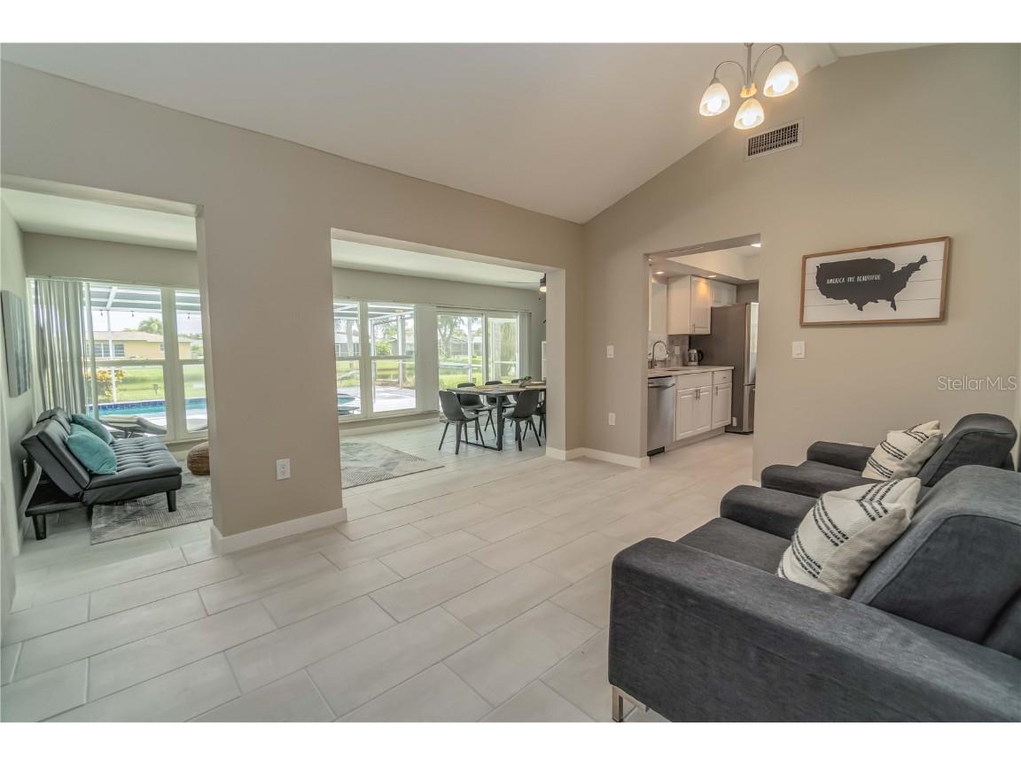 33 Caddy Road Rotonda West FL 33947 - OAKLAND HILLS CREEK A4673763 image7