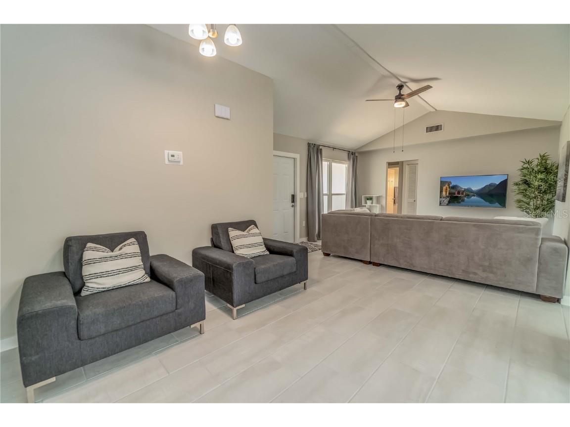 33 Caddy Road Rotonda West FL 33947 - OAKLAND HILLS CREEK A4673763 image8