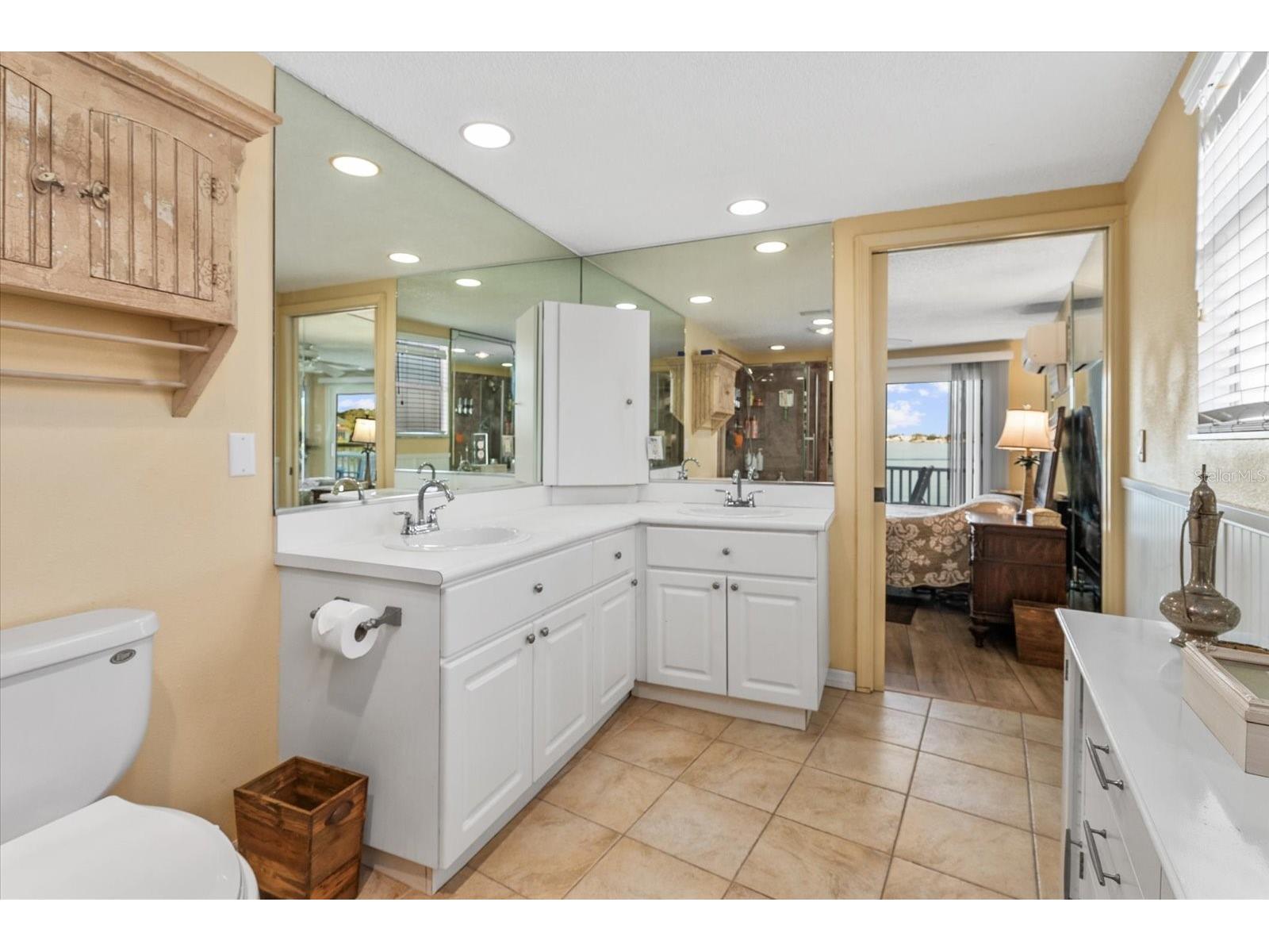 33 N Starboard Drive Venice FL 34285 - ROBERTS BAY A4685555 image25