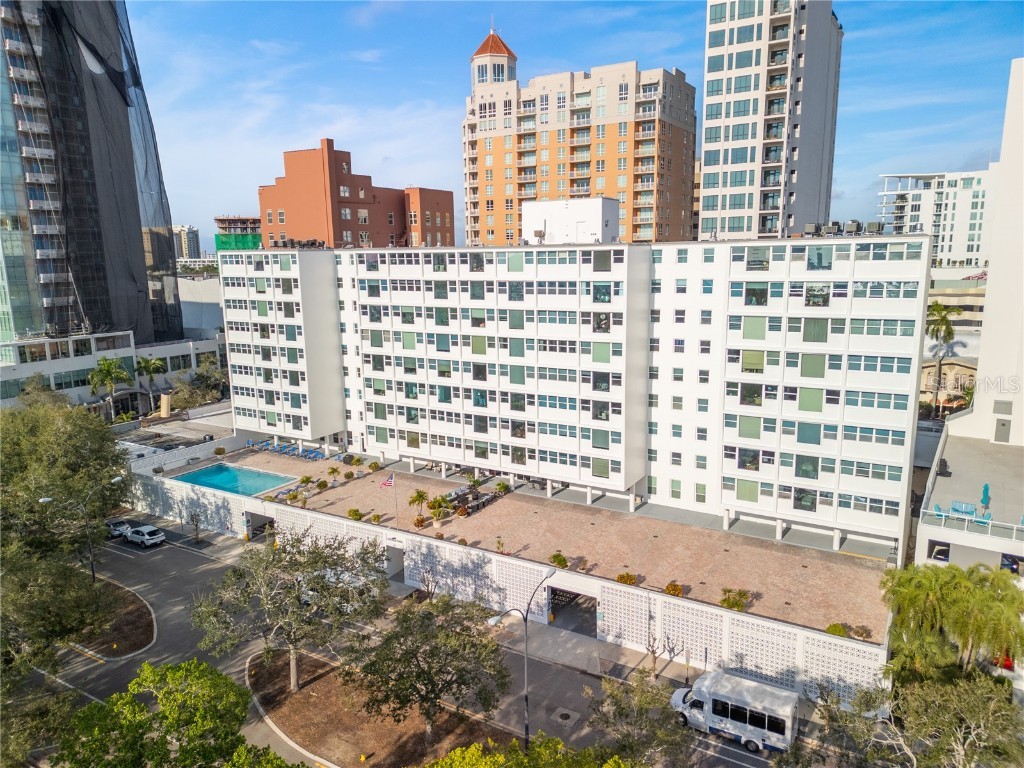 33 S Gulfstream Avenue #401 Sarasota FL 34236 A4674439 image1