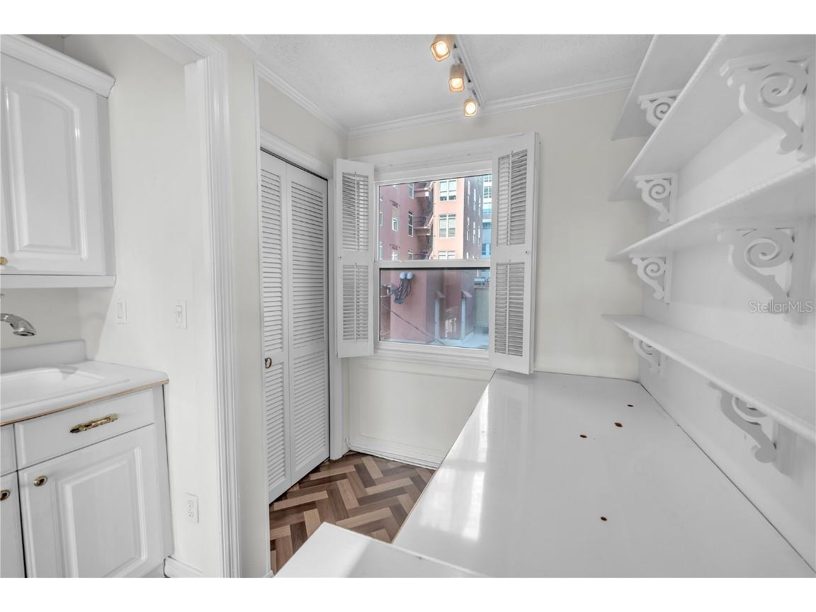 33 S Gulfstream Avenue #401 Sarasota FL 34236 A4674439 image11