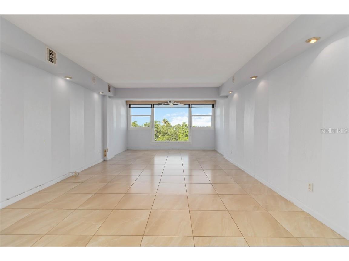 33 S Gulfstream Avenue #502 Sarasota FL 34236 A4652399 image6