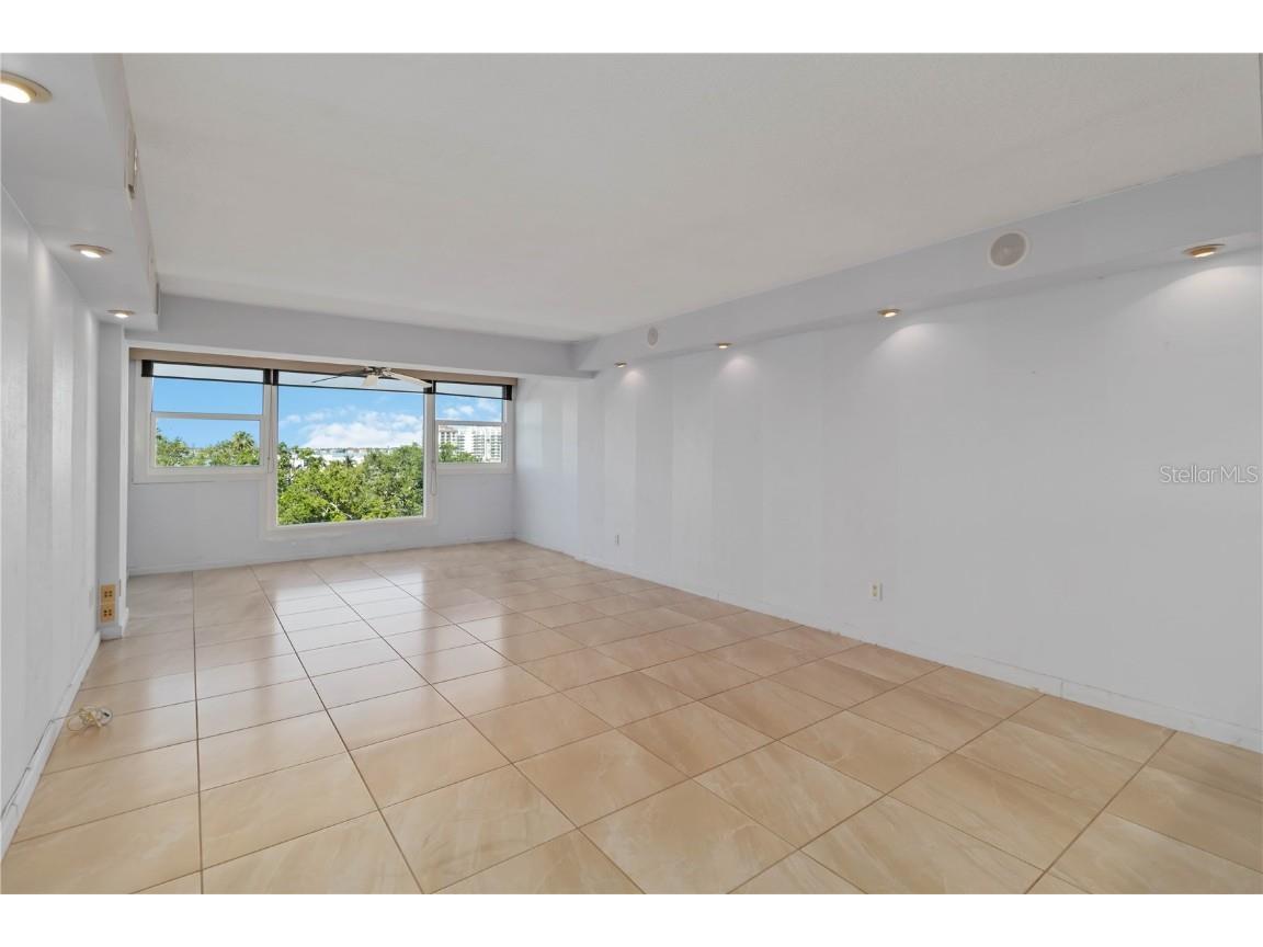 33 S Gulfstream Avenue #502 Sarasota FL 34236 A4652399 image8