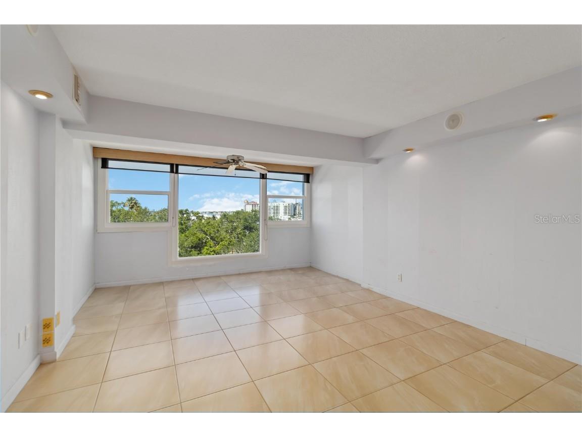 33 S Gulfstream Avenue #502 Sarasota FL 34236 A4652399 image9