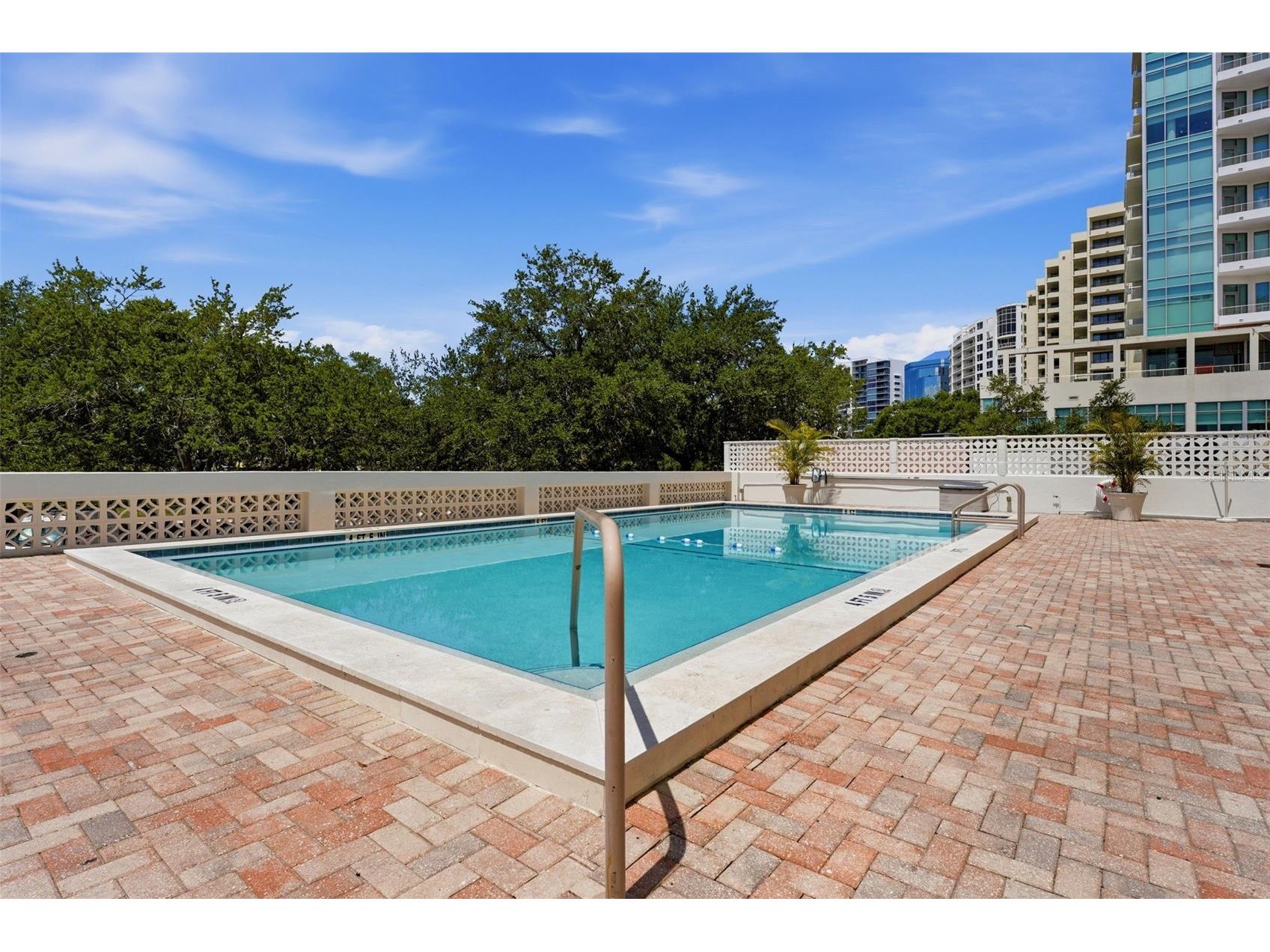 33 S Gulfstream Avenue #704 Sarasota FL 34236 A4691764 image26