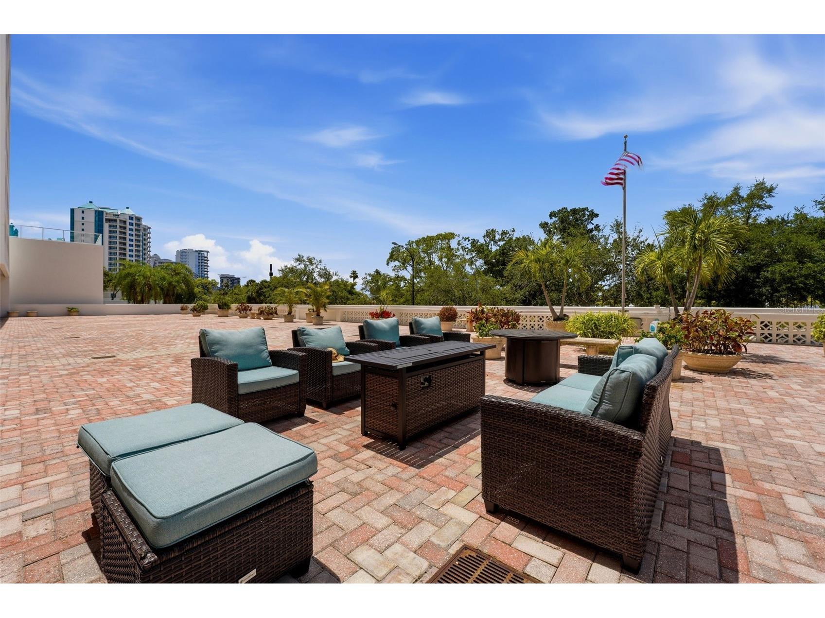 33 S Gulfstream Avenue #704 Sarasota FL 34236 A4691764 image29