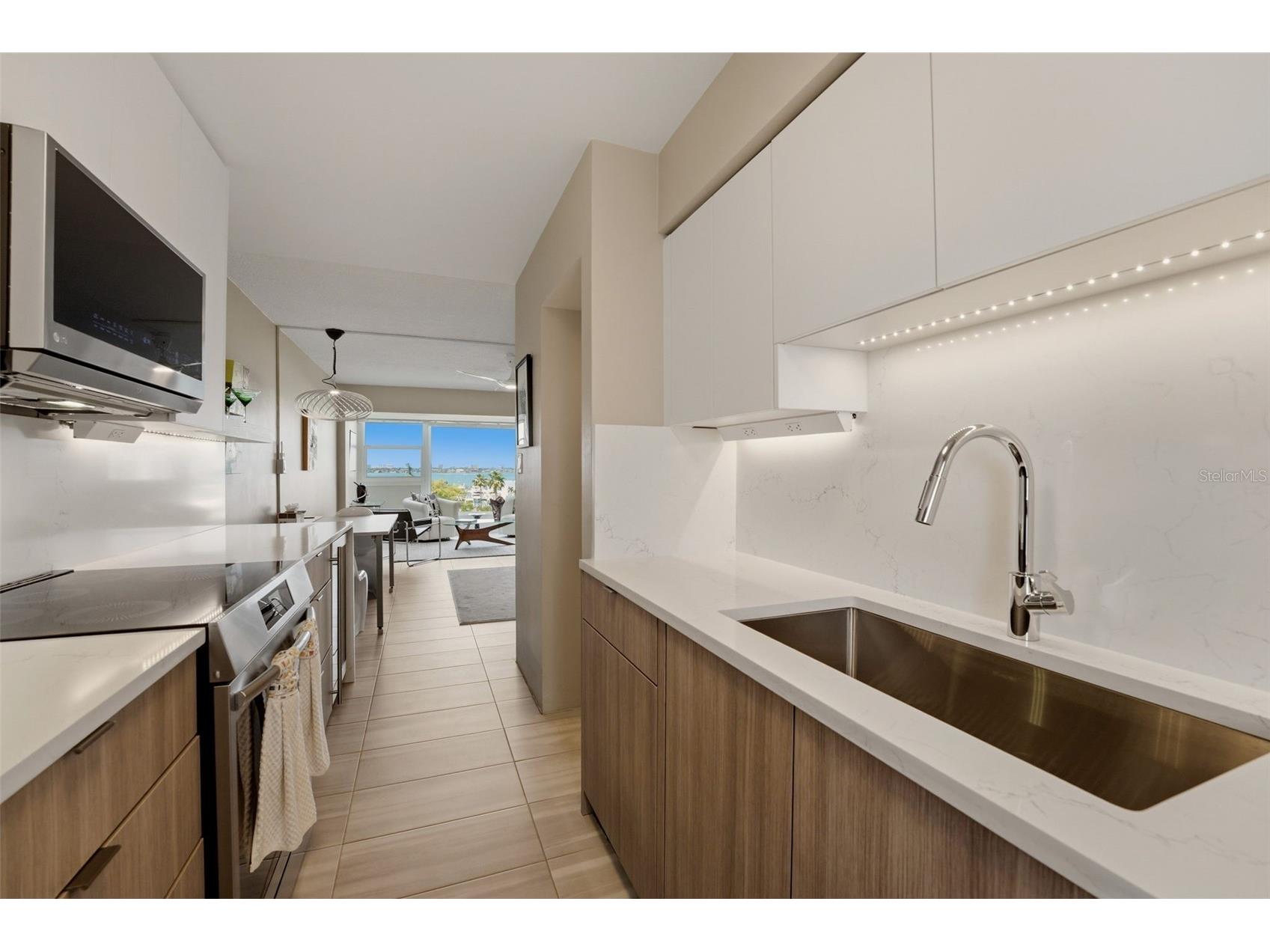 33 S Gulfstream Avenue #704 Sarasota FL 34236 A4691764 image3