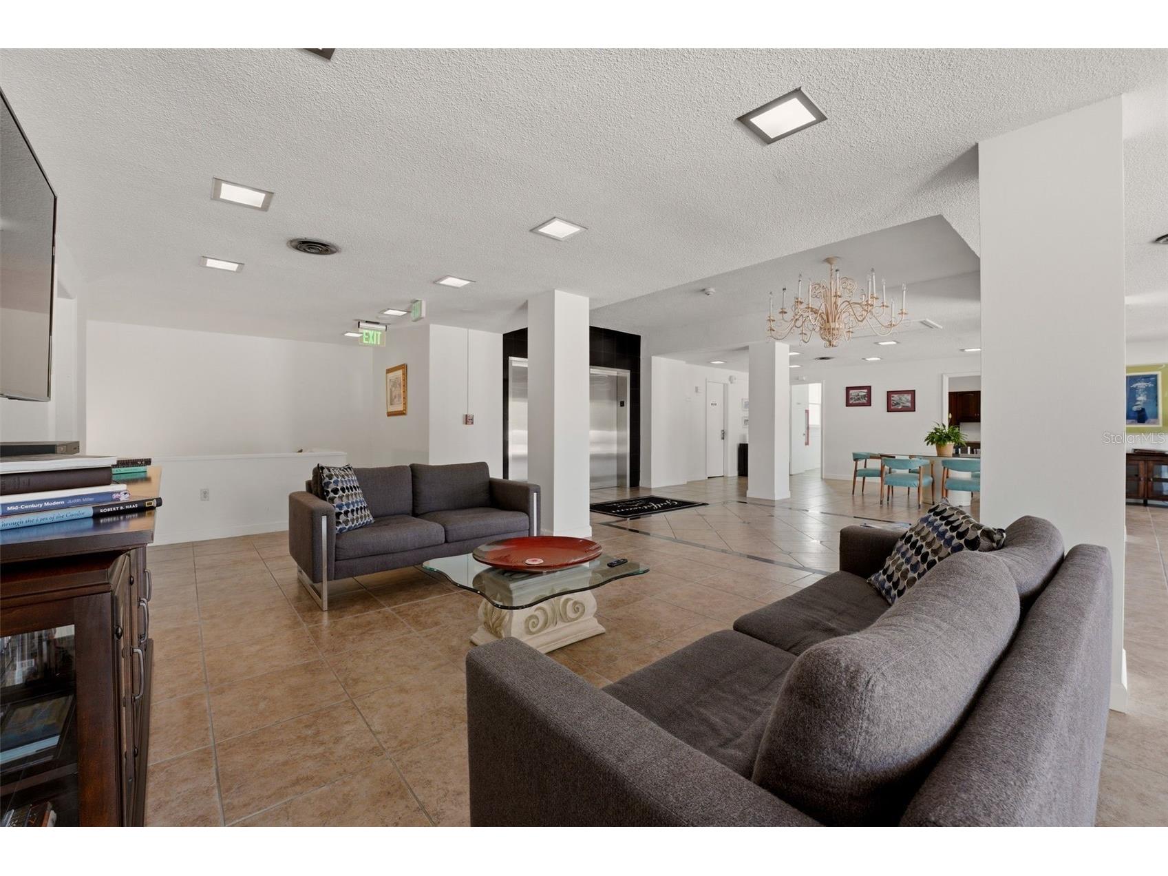 33 S Gulfstream Avenue #704 Sarasota FL 34236 A4691764 image35