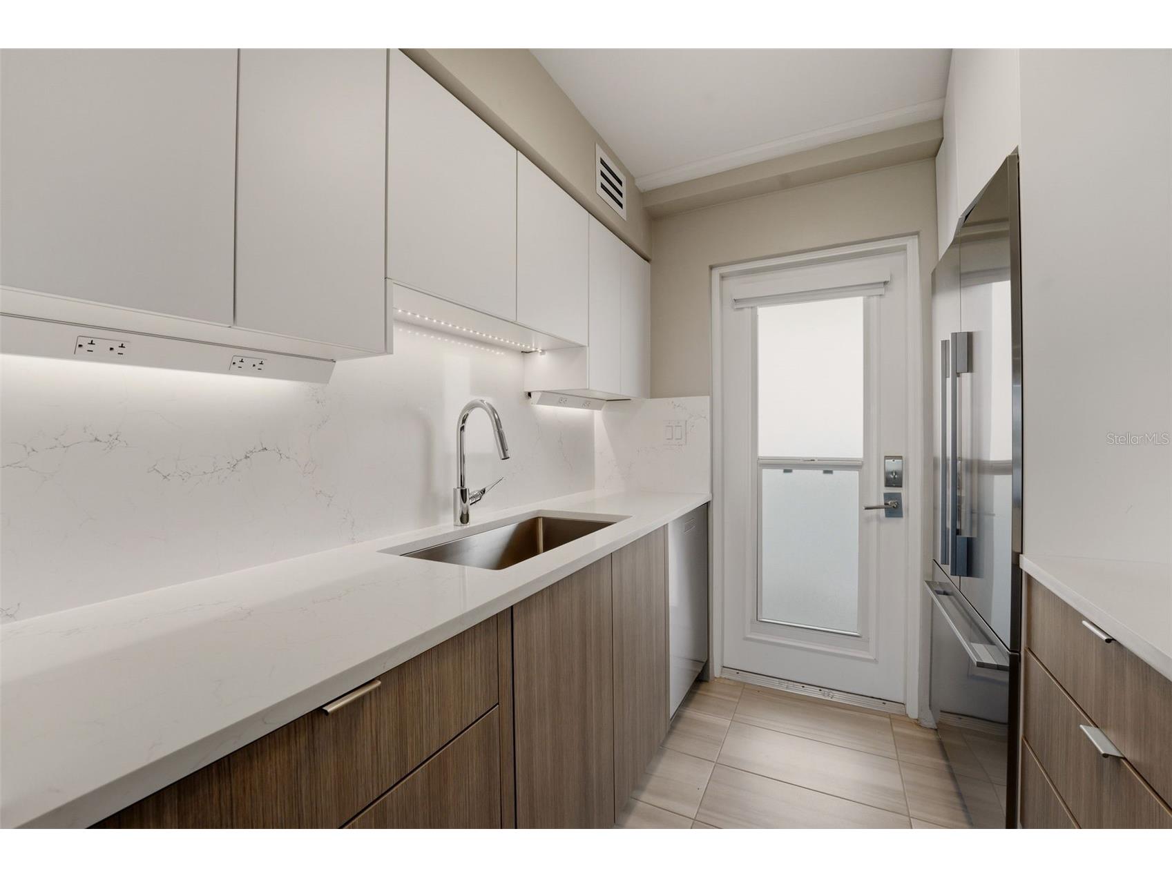 33 S Gulfstream Avenue #704 Sarasota FL 34236 A4691764 image4