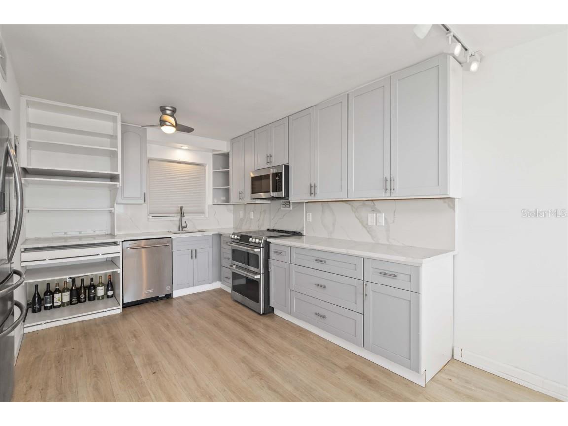 33 S Gulfstream Avenue #905 Sarasota FL 34236 A4648933 image11