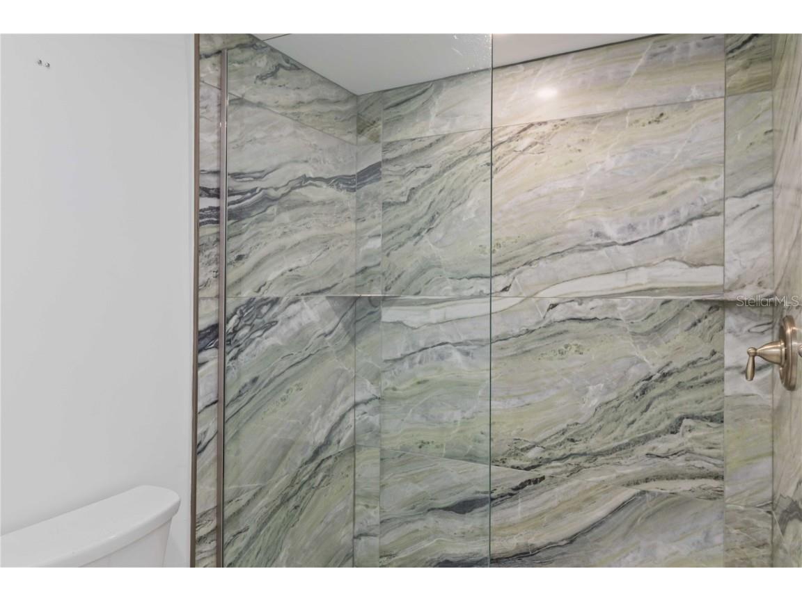 33 S Gulfstream Avenue #905 Sarasota FL 34236 A4648933 image16