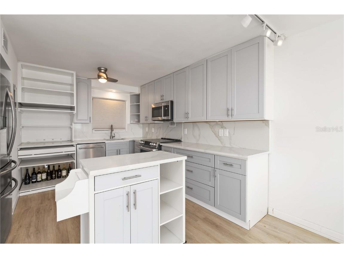 33 S Gulfstream Avenue #905 Sarasota FL 34236 A4648933 image8