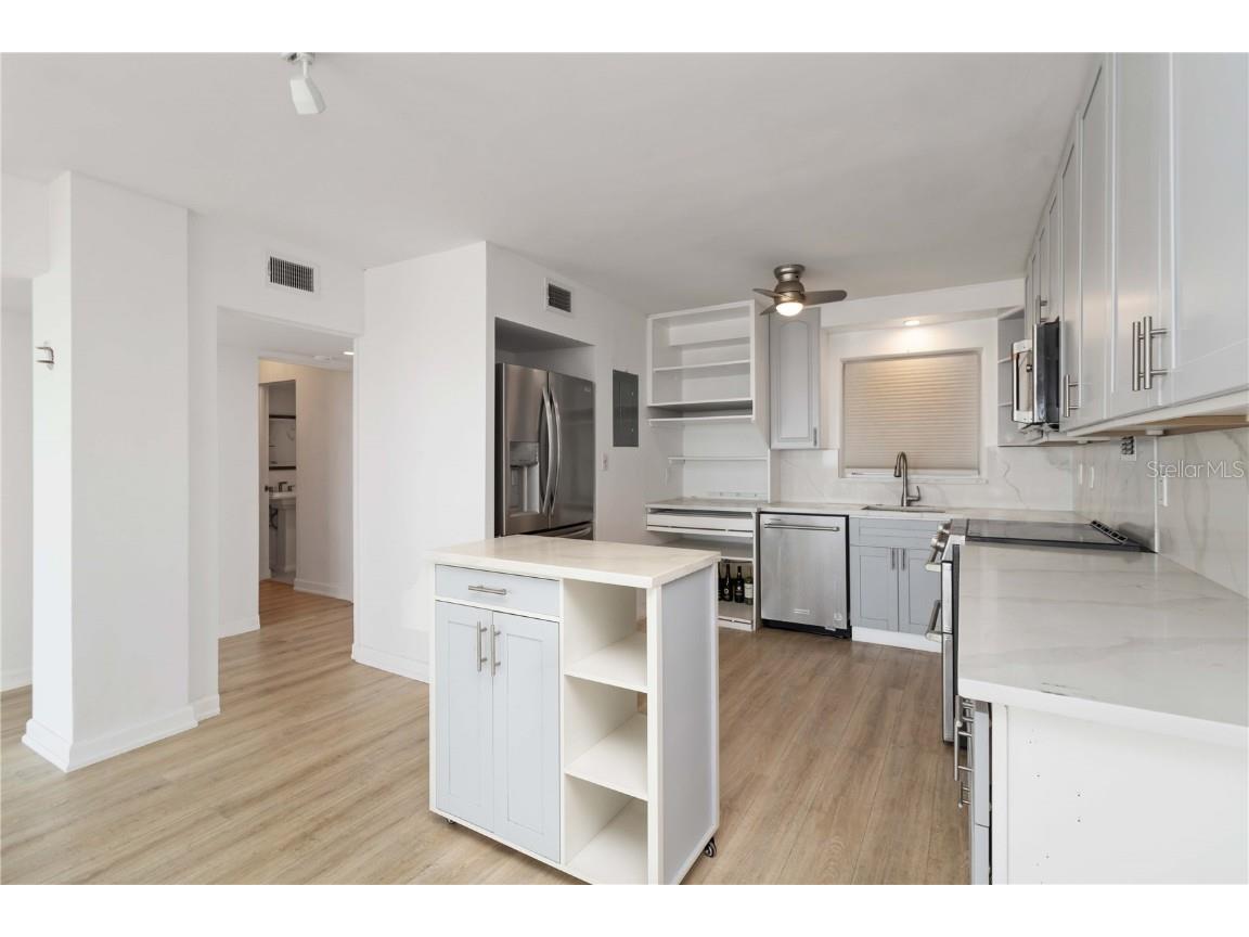 33 S Gulfstream Avenue #905 Sarasota FL 34236 A4648933 image9