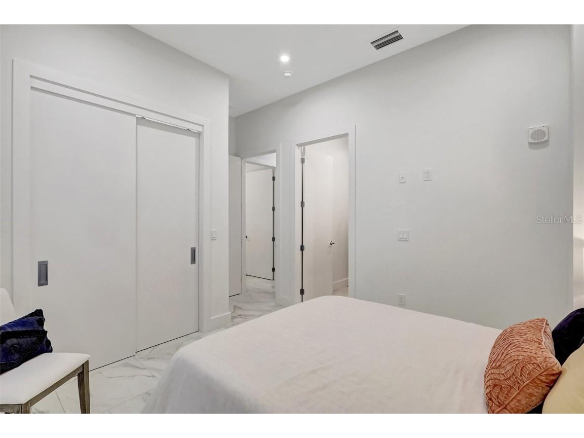 33 S Palm Avenue #1101 Sarasota FL 34236 A4653446 image29