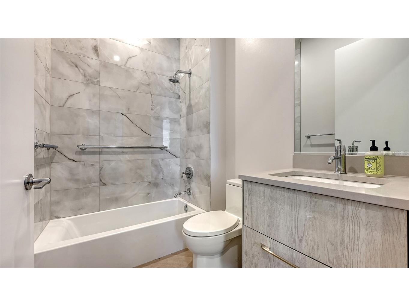 33 S Palm Avenue #1303 Sarasota FL 34236 A4652537 image46