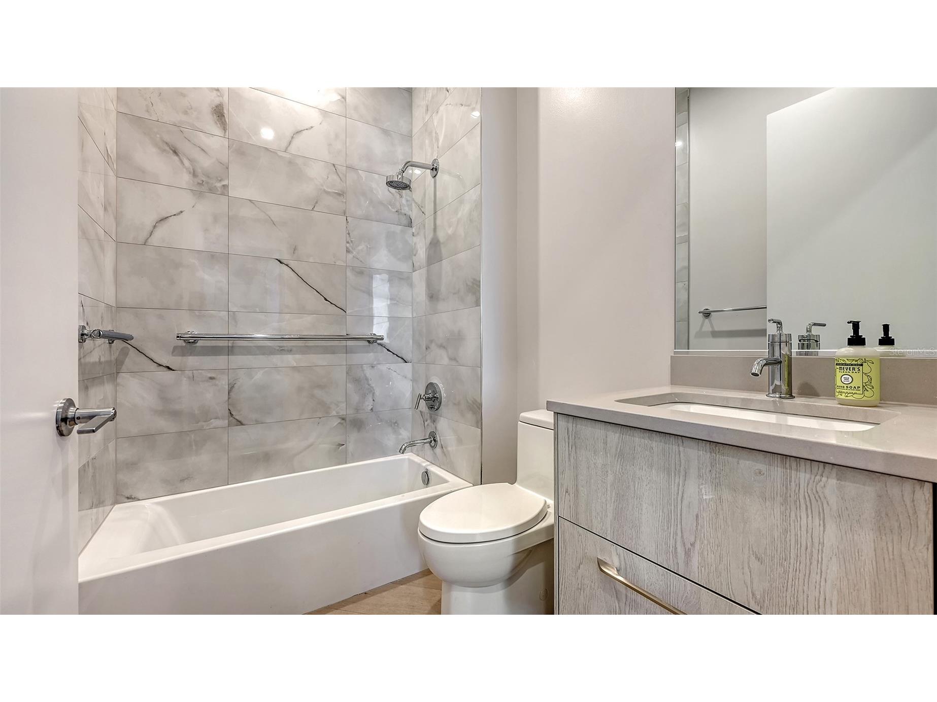 33 S Palm Avenue #1303 Sarasota FL 34236 A4688456 image46