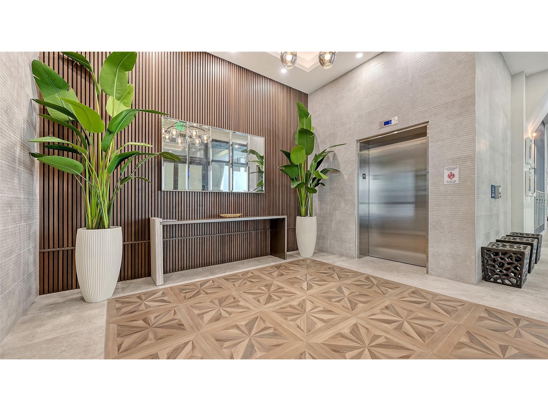 33 S Palm Avenue #1303 Sarasota FL 34236 A4688456 image55