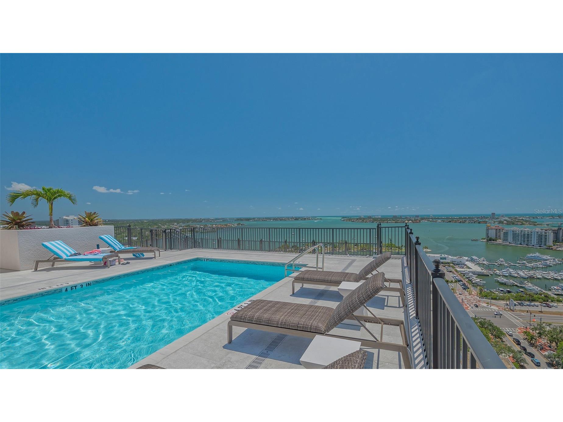 33 S Palm Avenue #1303 Sarasota FL 34236 A4688456 image69