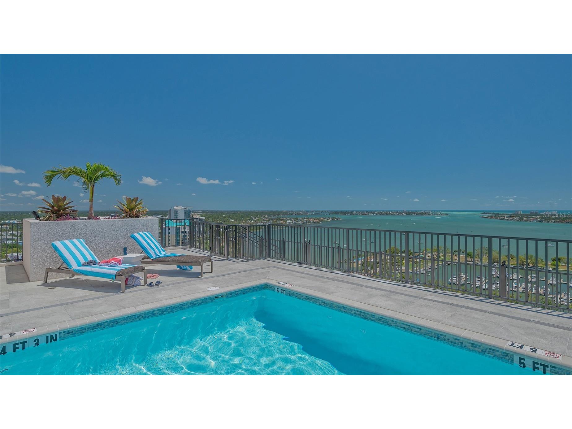 33 S Palm Avenue #1303 Sarasota FL 34236 A4688456 image70