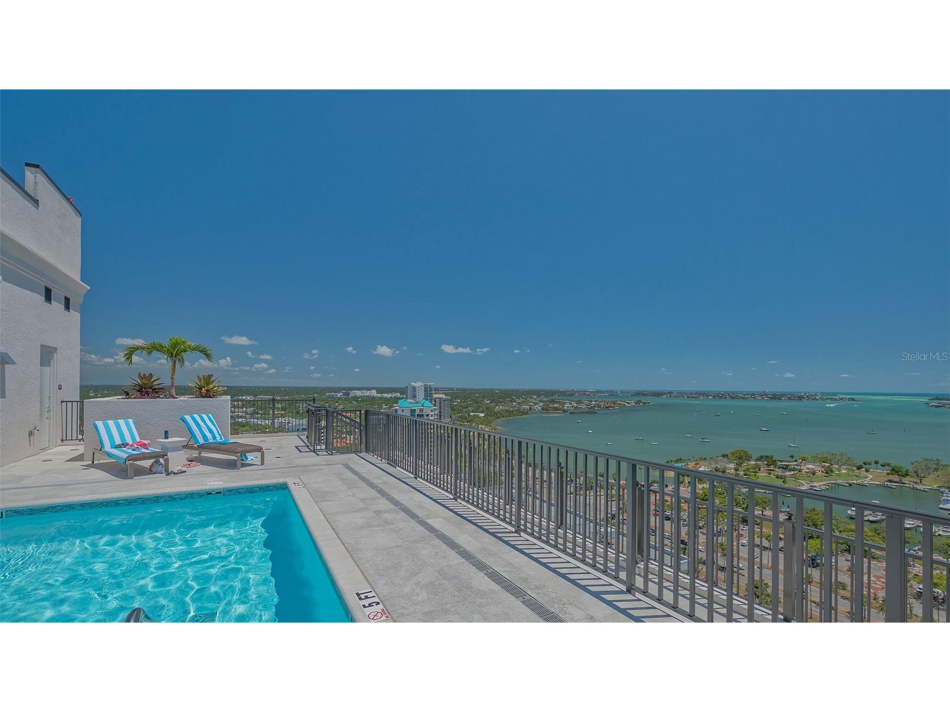 33 S Palm Avenue #1303 Sarasota FL 34236 A4688456 image71