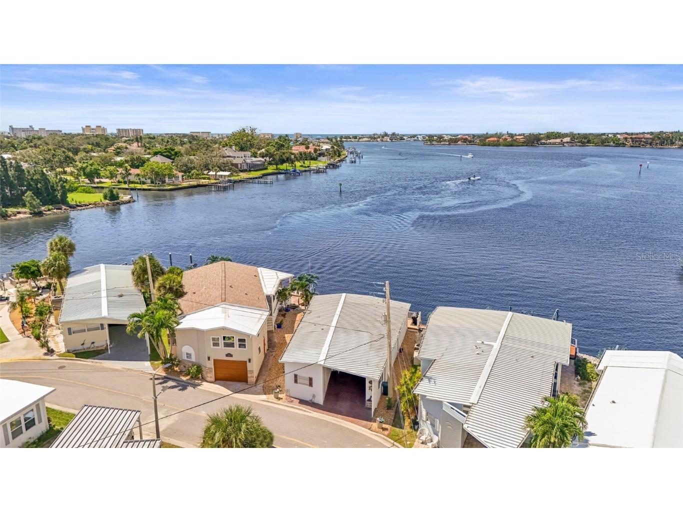 33 Starboard Drive Venice FL 34285 - ROBERTS BAY & INTRACOASTAL WW A4665399 image1
