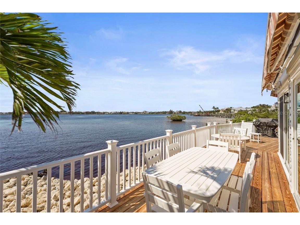 33 Starboard Drive Venice FL 34285 - ROBERTS BAY & INTRACOASTAL WW A4665399 image2