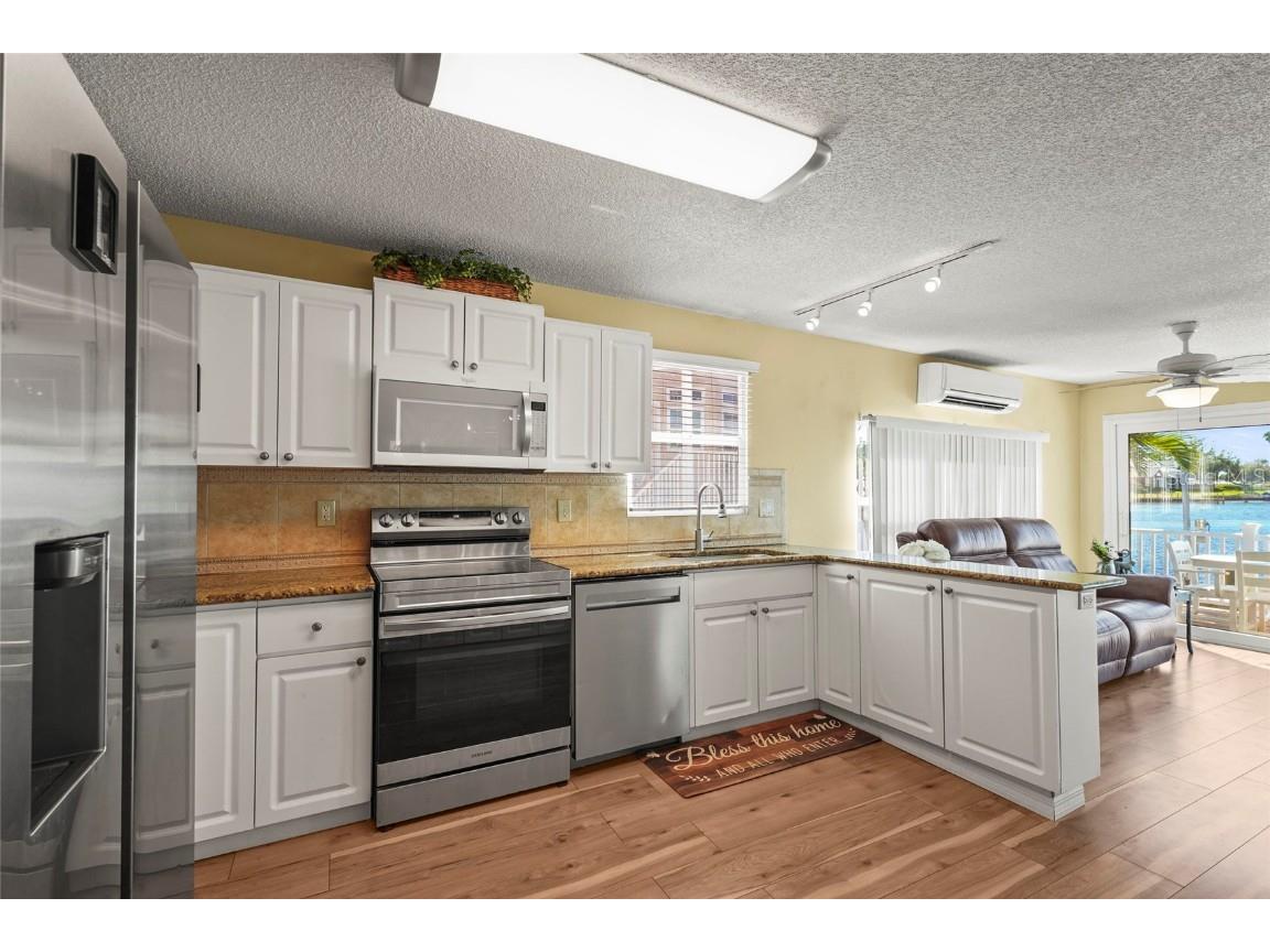 33 Starboard Drive Venice FL 34285 - ROBERTS BAY & INTRACOASTAL WW A4665399 image23