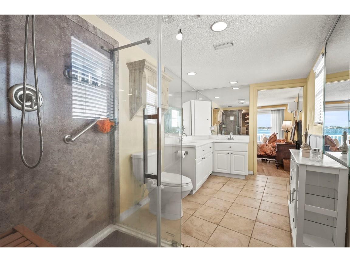 33 Starboard Drive Venice FL 34285 - ROBERTS BAY & INTRACOASTAL WW A4665399 image33