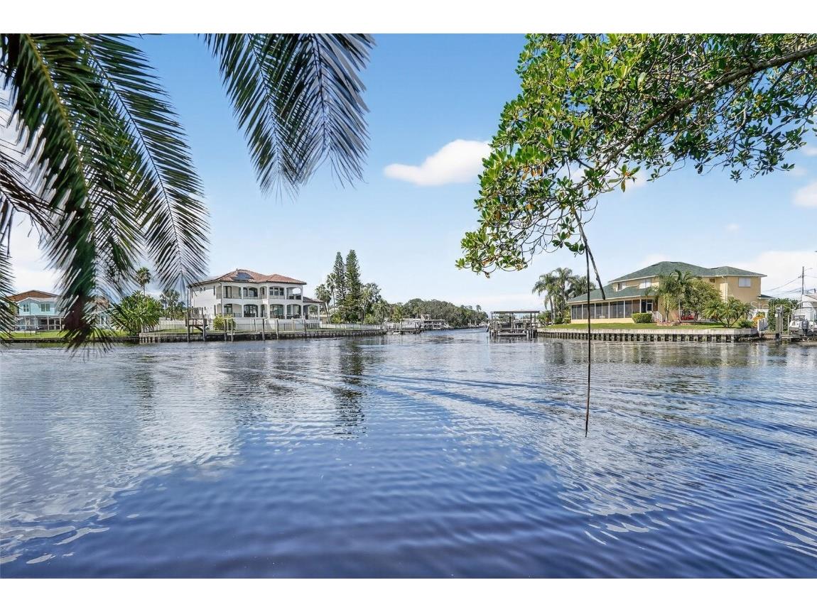 330 90th Avenue NE Saint Petersburg FL 33702 TB8423271 image1