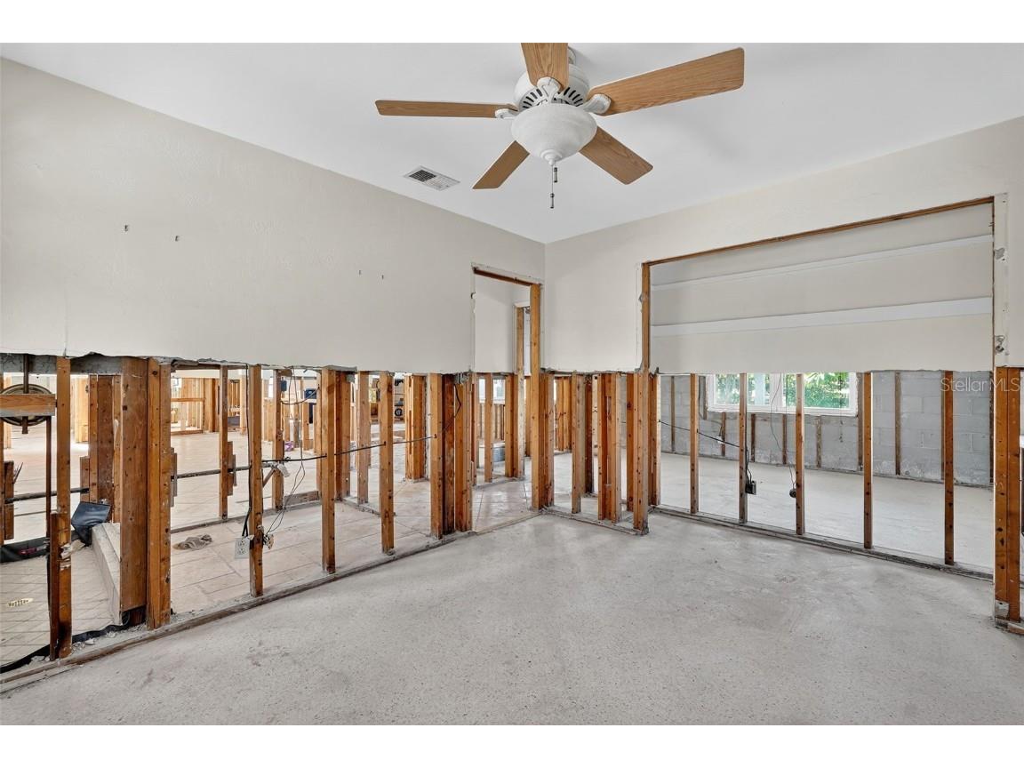 330 90th Avenue NE Saint Petersburg FL 33702 TB8423271 image12