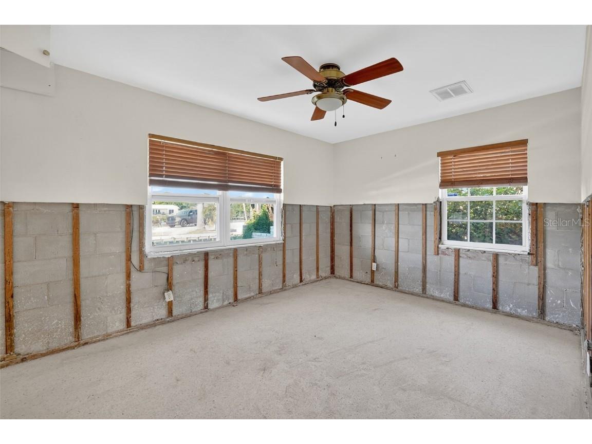 330 90th Avenue NE Saint Petersburg FL 33702 TB8423271 image14