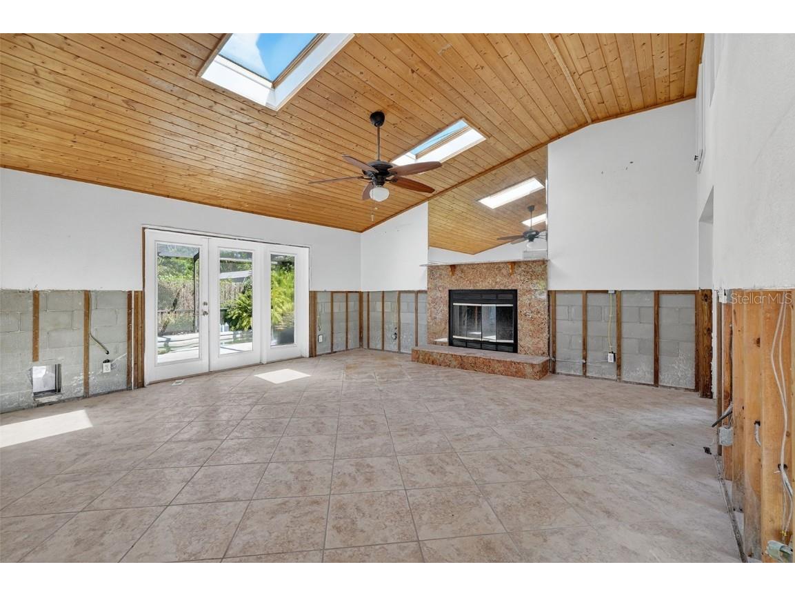 330 90th Avenue NE Saint Petersburg FL 33702 TB8423271 image17