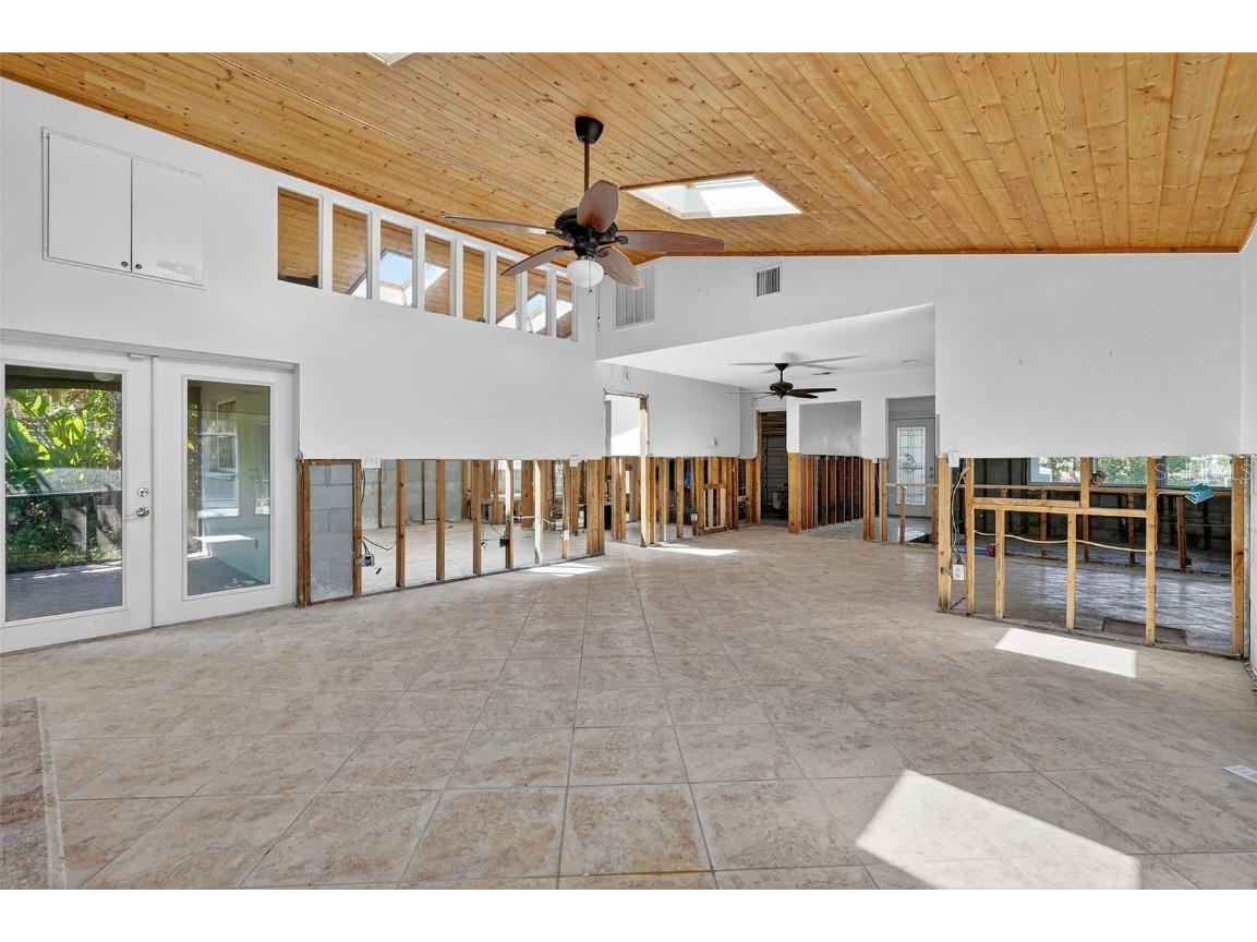 330 90th Avenue NE Saint Petersburg FL 33702 TB8423271 image18