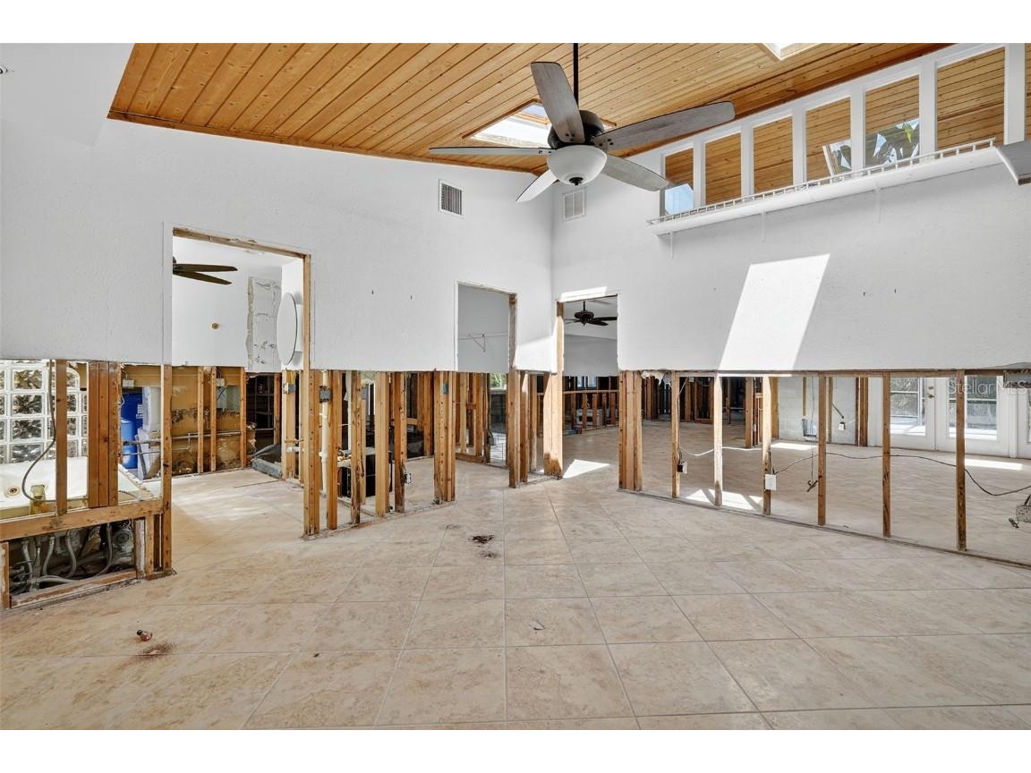 330 90th Avenue NE Saint Petersburg FL 33702 TB8423271 image20