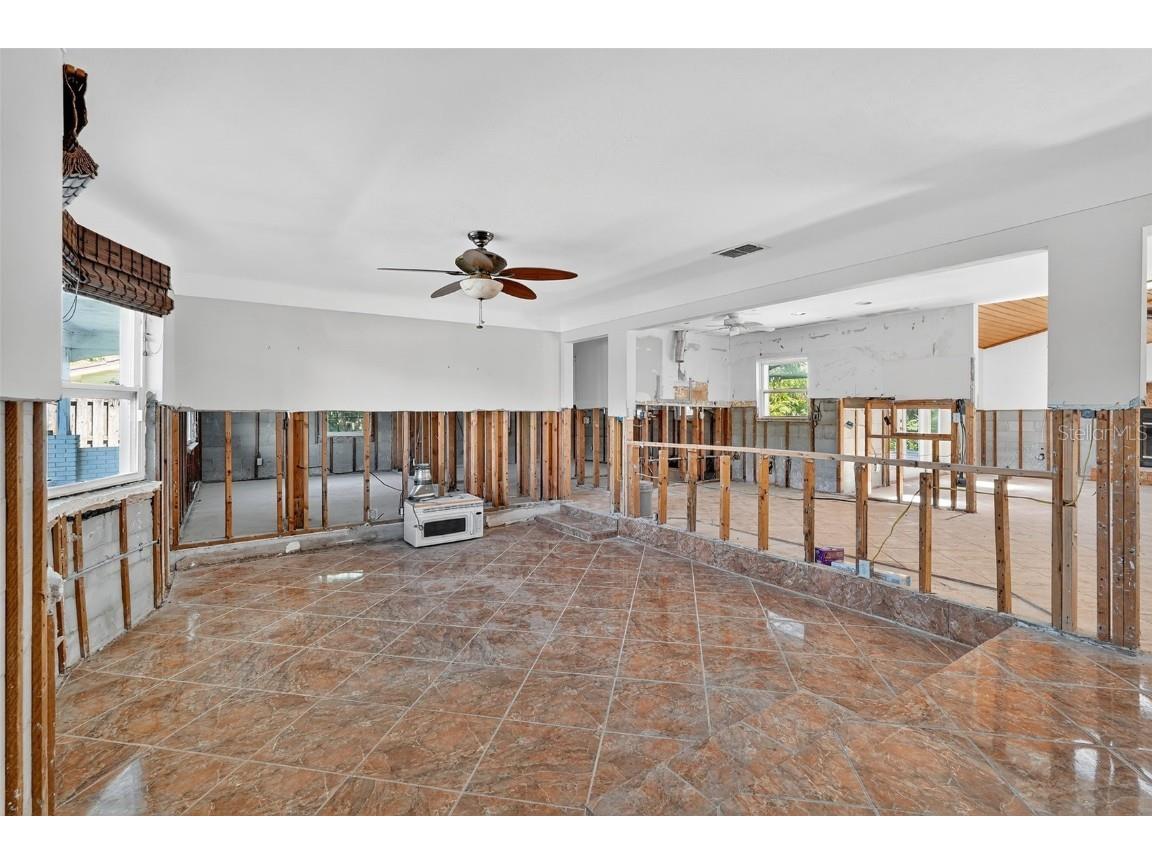 330 90th Avenue NE Saint Petersburg FL 33702 TB8423271 image7