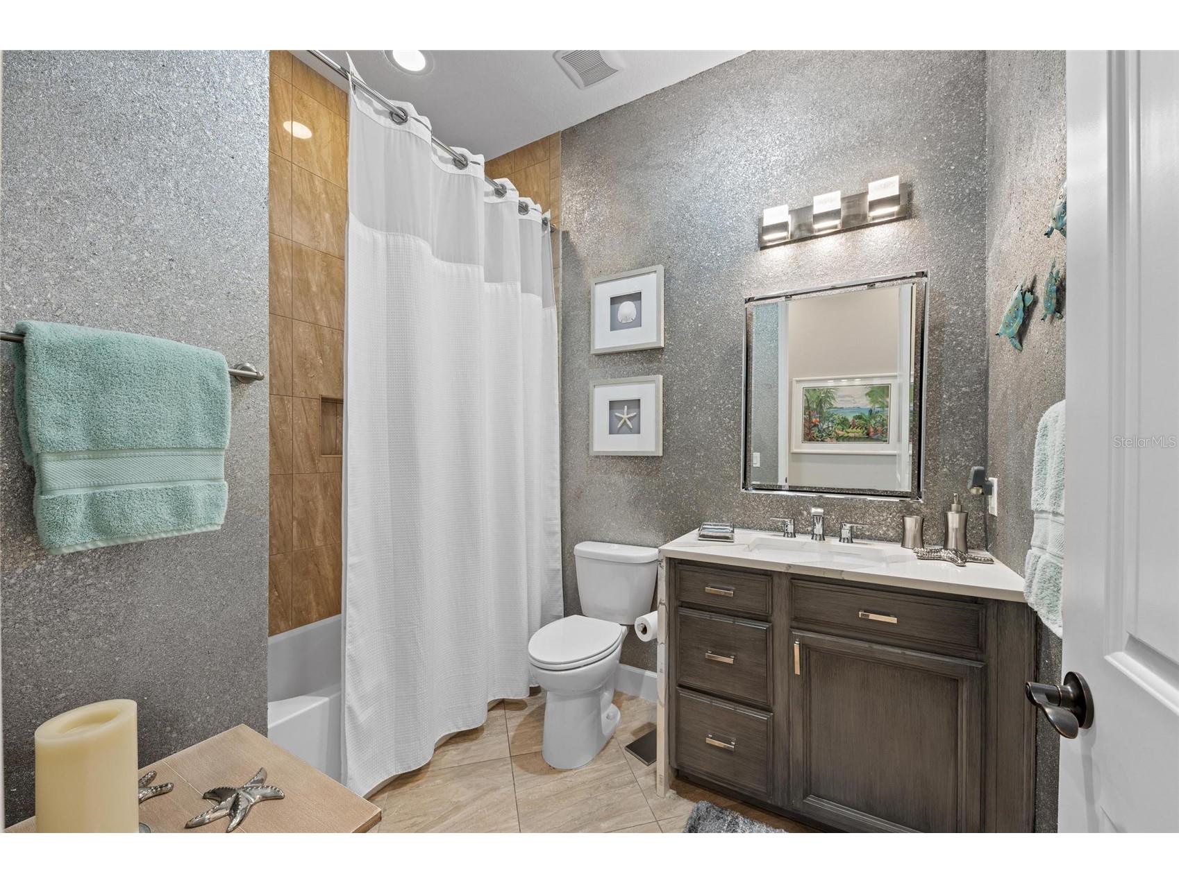 330 Compass Point Drive #101 Bradenton FL 34209 A4676445 image47