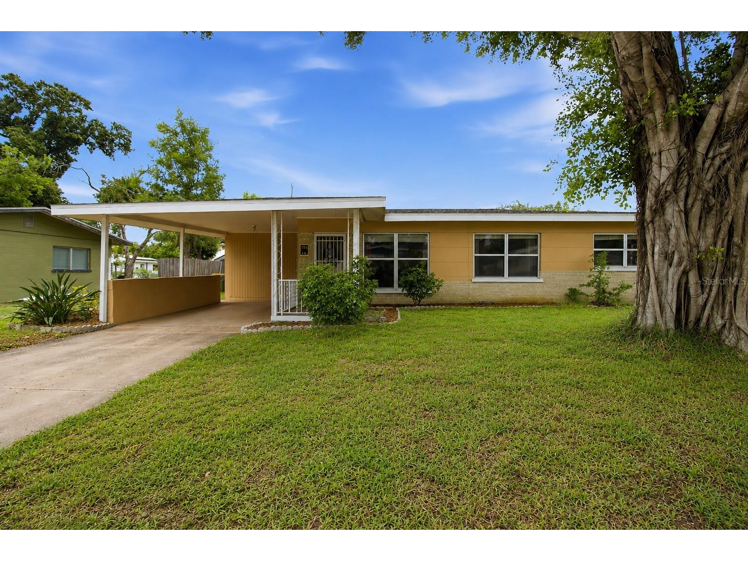 330 Crosby Court Sarasota FL 34237 A4695945 image1