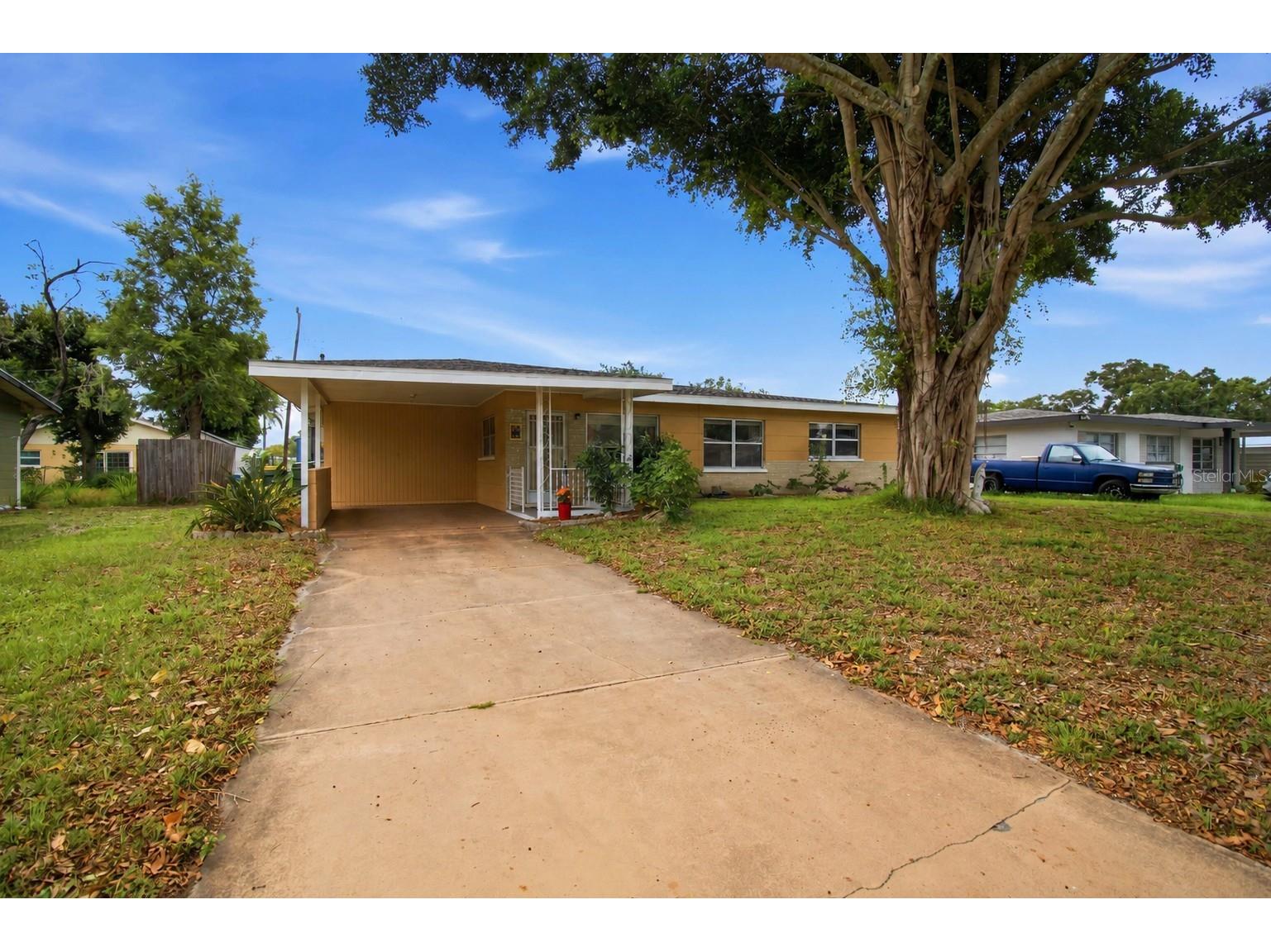 330 Crosby Court Sarasota FL 34237 A4695945 image2
