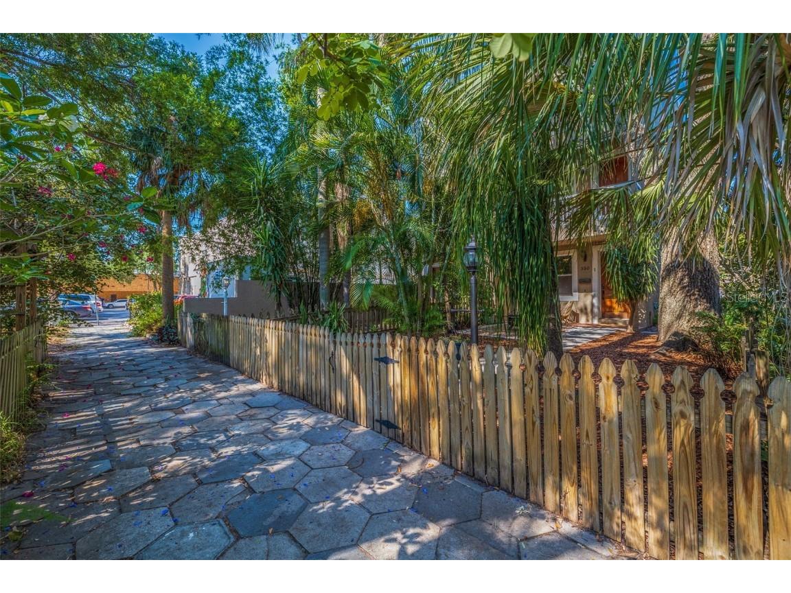330 Lang Court N #1 Saint Petersburg FL 33701 TB8385562 image4