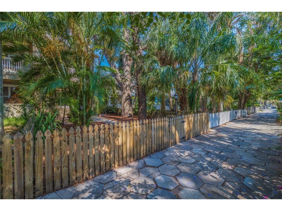 330 Lang Court N #1 Saint Petersburg FL 33701 TB8385562 image5