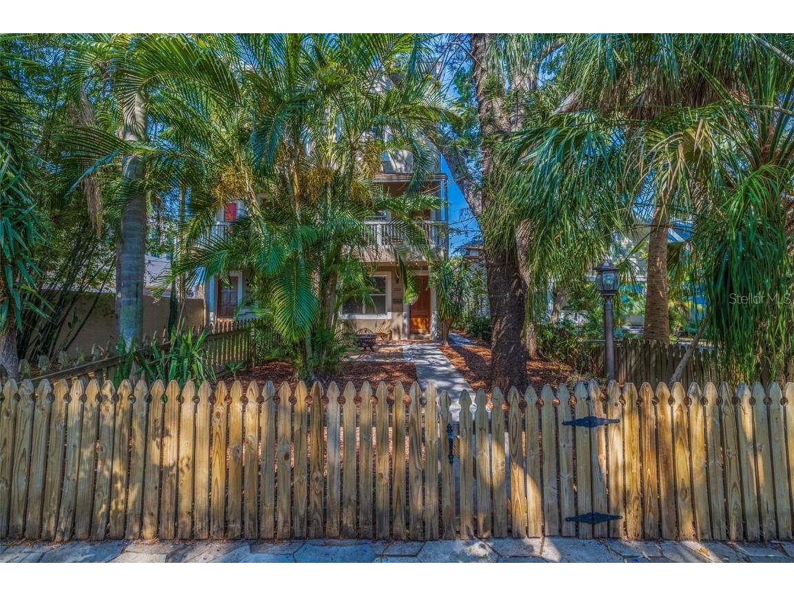 330 Lang Court N #1 Saint Petersburg FL 33701 TB8385562 image6