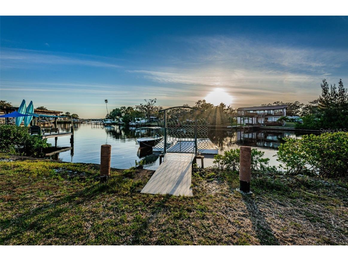 330 N Spring Boulevard Tarpon Springs FL 34689 - SPRING BAYOU TO ANCLOTE RIVER U8190313 image1