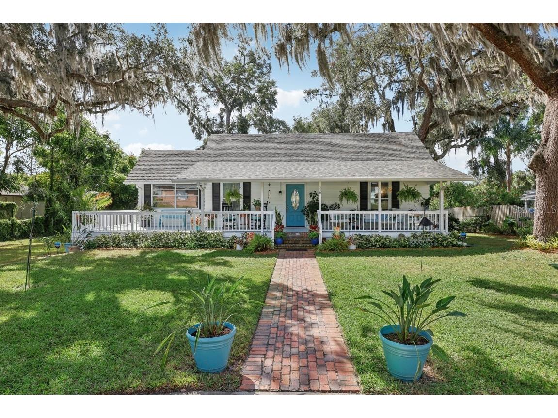 330 W College Court Deland FL 32720 V4939870 image1