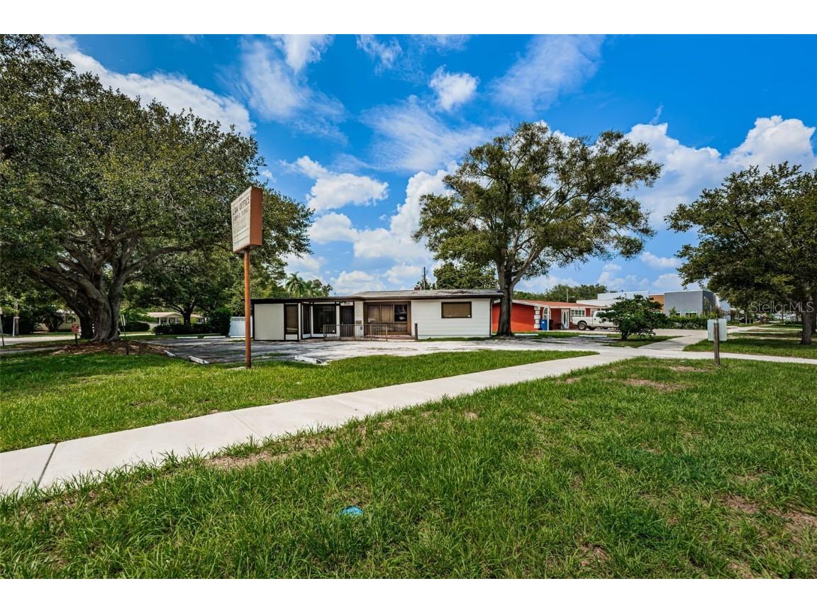 3300 49th Street N Saint Petersburg FL 33710 U8212190 image1