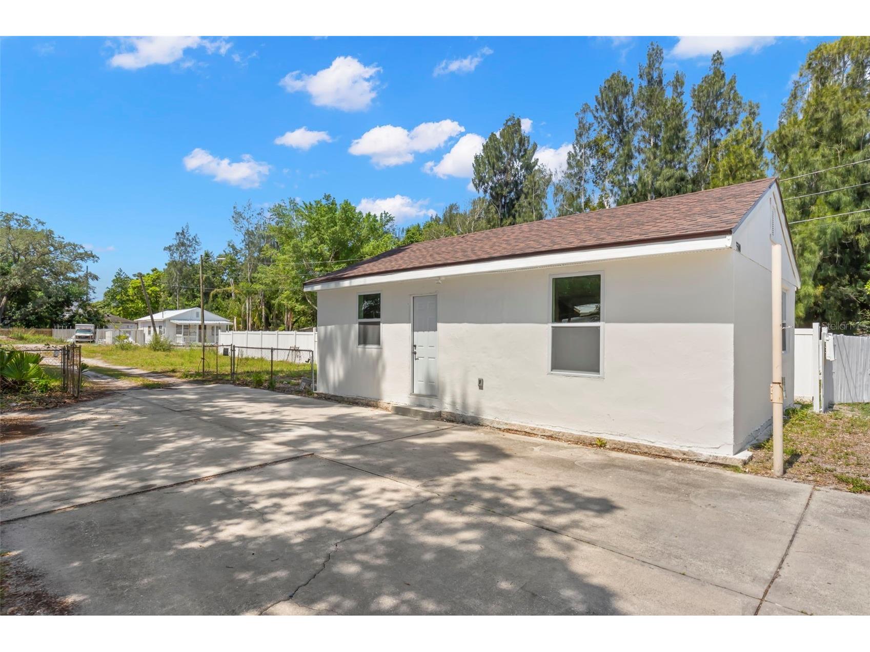 3300 70th Avenue N Saint Petersburg FL 33702 TB8463941 image1