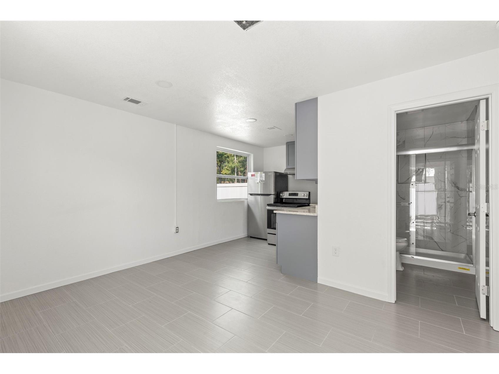 3300 70th Avenue N Saint Petersburg FL 33702 TB8463941 image4