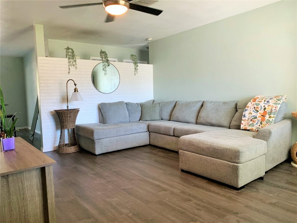 3301 39th Street N Saint Petersburg FL 33713 TB8443598 image2